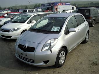 2005 Toyota Vitz Photos