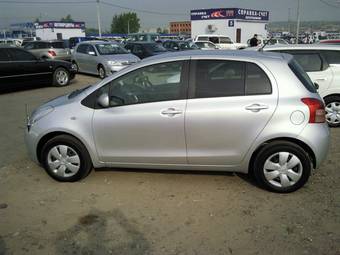 2005 Toyota Vitz Pictures