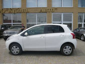 2005 Toyota Vitz Photos