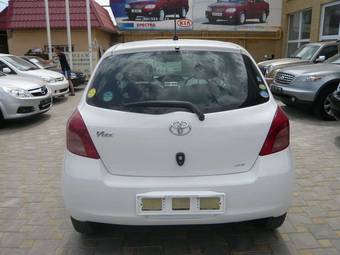 2005 Toyota Vitz Photos