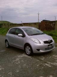 2005 Toyota Vitz Photos