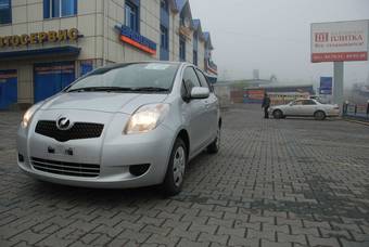 2005 Toyota Vitz Photos