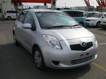 2005 Toyota Vitz Photos