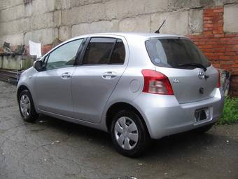 2005 Toyota Vitz Photos