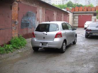 2005 Toyota Vitz Images