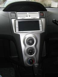 2005 Toyota Vitz Pics