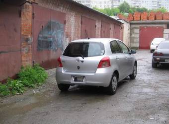 2005 Toyota Vitz Photos