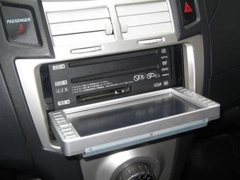 2005 Toyota Vitz Images