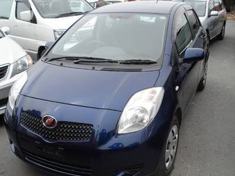 2005 Toyota Vitz Photos