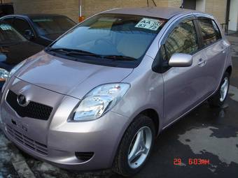 2005 Toyota Vitz Photos