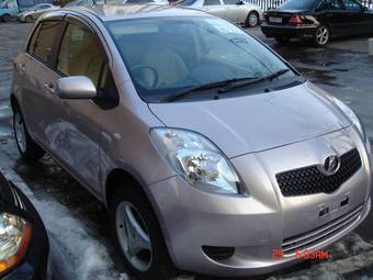 2005 Toyota Vitz Pictures