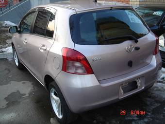 2005 Toyota Vitz Photos