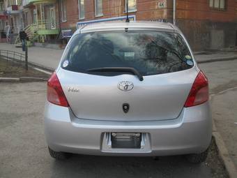 2005 Toyota Vitz Photos