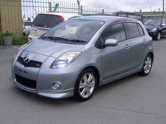 2005 Toyota Vitz Pictures