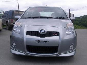 2005 Toyota Vitz Pics