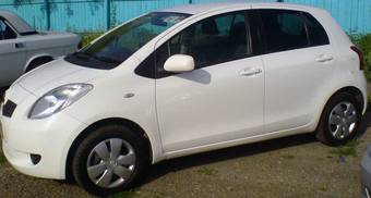 2005 Toyota Vitz Photos