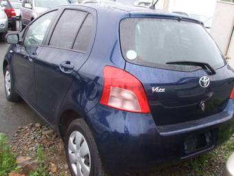 2005 Toyota Vitz Photos