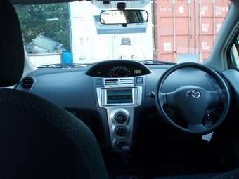 2005 Toyota Vitz Photos