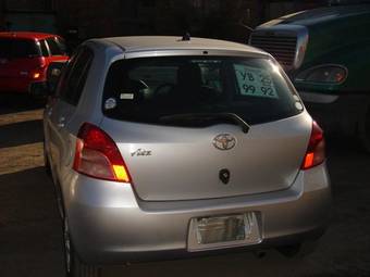 2005 Toyota Vitz Photos