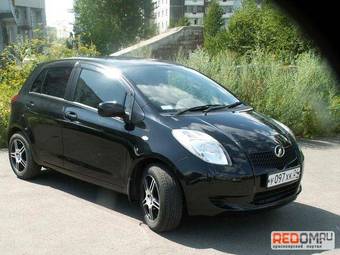 2005 Toyota Vitz Photos