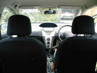 2005 Toyota Vitz Pictures