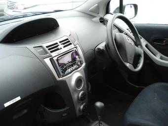 2005 Toyota Vitz Photos