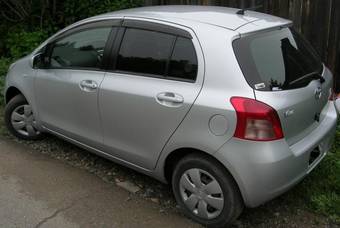 2005 Toyota Vitz Photos