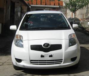 2005 Toyota Vitz Pictures