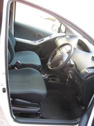 2005 Toyota Vitz Images