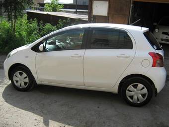 2005 Toyota Vitz Photos