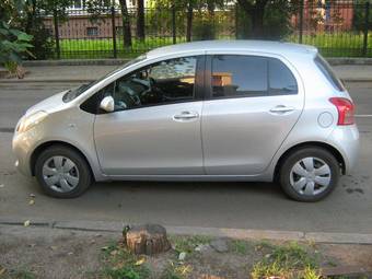 2005 Toyota Vitz Photos