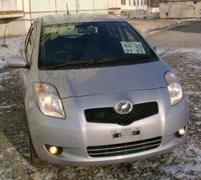 2005 Toyota Vitz Images