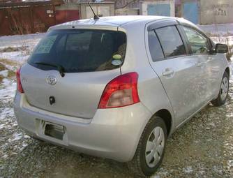 2005 Toyota Vitz Pictures