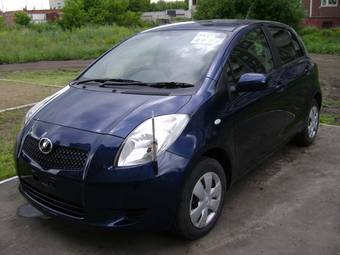 2005 Toyota Vitz Photos