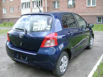 2005 Toyota Vitz Photos