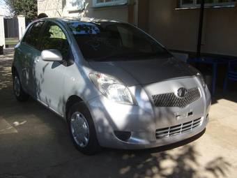 2005 Toyota Vitz Photos