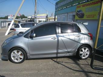 2005 Toyota Vitz Photos