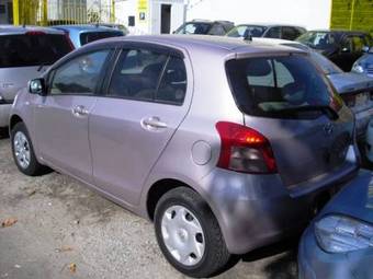 2005 Toyota Vitz Photos