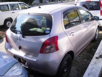 2005 Toyota Vitz Photos