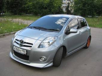 2005 Toyota Vitz Photos