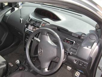 2005 Toyota Vitz Pictures