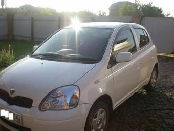 2005 Toyota Vitz Photos