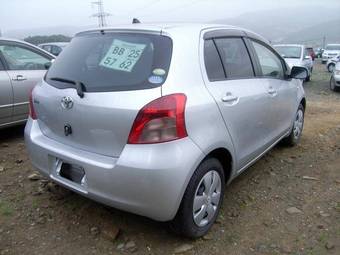 2005 Toyota Vitz Photos