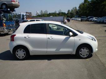 2005 Toyota Vitz Photos