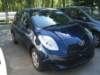 2005 Toyota Vitz Photos