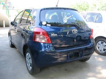 2005 Toyota Vitz Photos