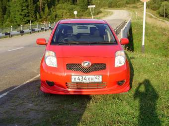 2005 Toyota Vitz Photos