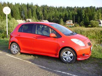 2005 Toyota Vitz Photos