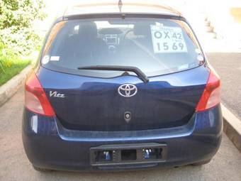 2005 Toyota Vitz Photos