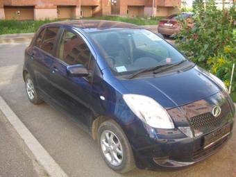 2005 Toyota Vitz Pictures